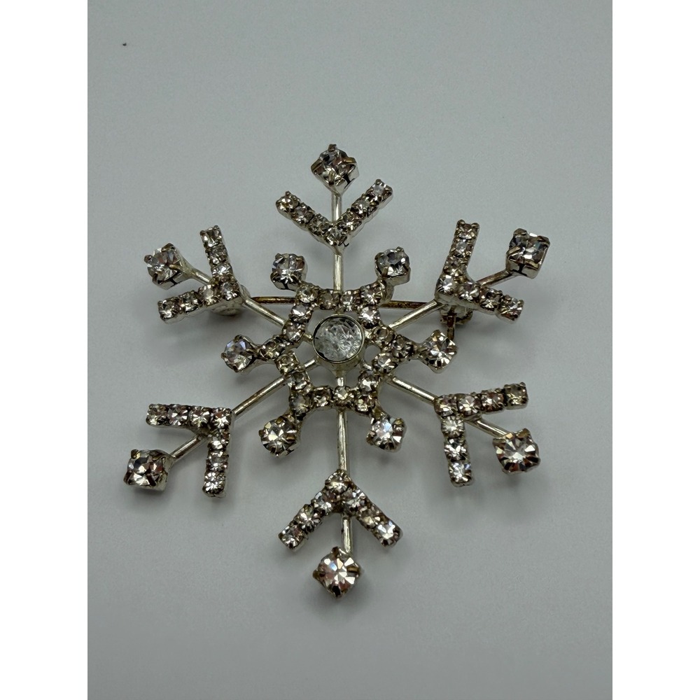 Sparkling Snowflake Brooch Pin Rhinestone Crystal Winter Jewelry Gift